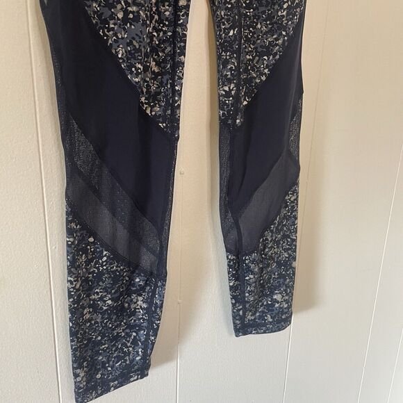 Athleta Leggings Womens Small Blue Sandstone Salutation Tight 7/8 Mesh Floral - Picture 4 of 16